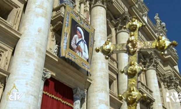 Madre Teresa de Calcutá é canonizada em missa no Vaticano 