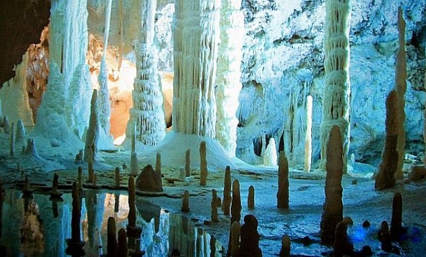 Grutas de Frasassi: Paisagem única e imperdível em Marche