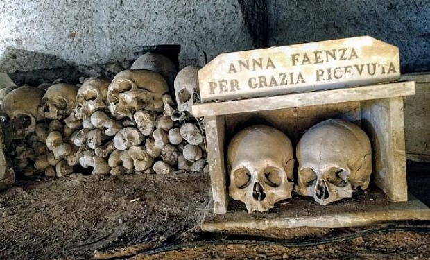 Visita a Nápoles: Cimitero delle Fontanelle