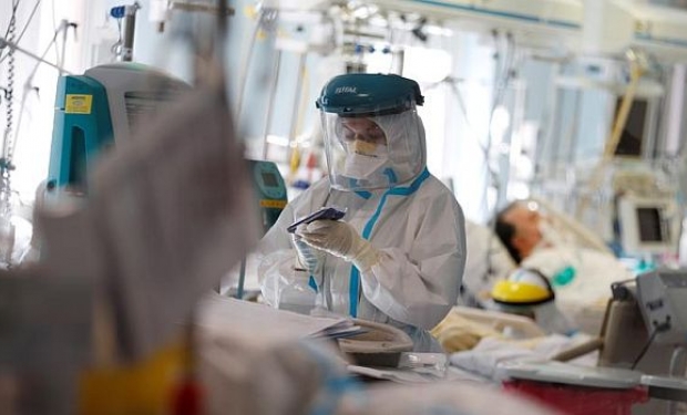 Aumentam na Itália casos de enfermeiros vacinados reinfectados