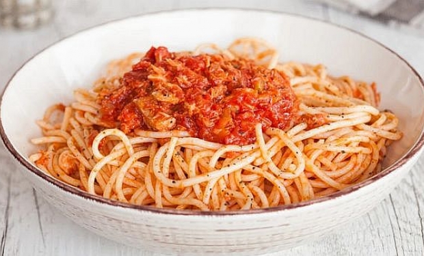Spaghetti con il tonno alla bolognese