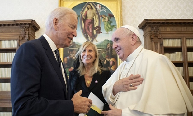 Comunhão aos abortistas, o amparo do Papa a Biden