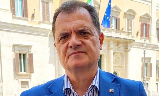 Reforma eleitoral de Meloni pode reduzir peso de eleitores italianos no exterior, alerta deputado